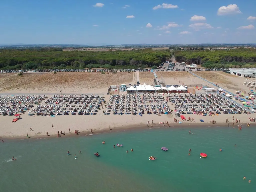 Attività e momenti di svago al Lido San Basilio.